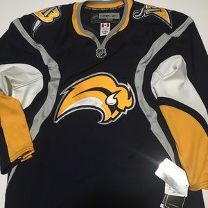 Buffalo Sabres jersey NWT Sz 50 (L/XL) fight strap